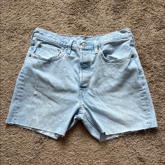 Levi’s Cut Off 501 Light Wash Denim Jean Shorts Jorts Button Fly 5” - Picture 2 of 8